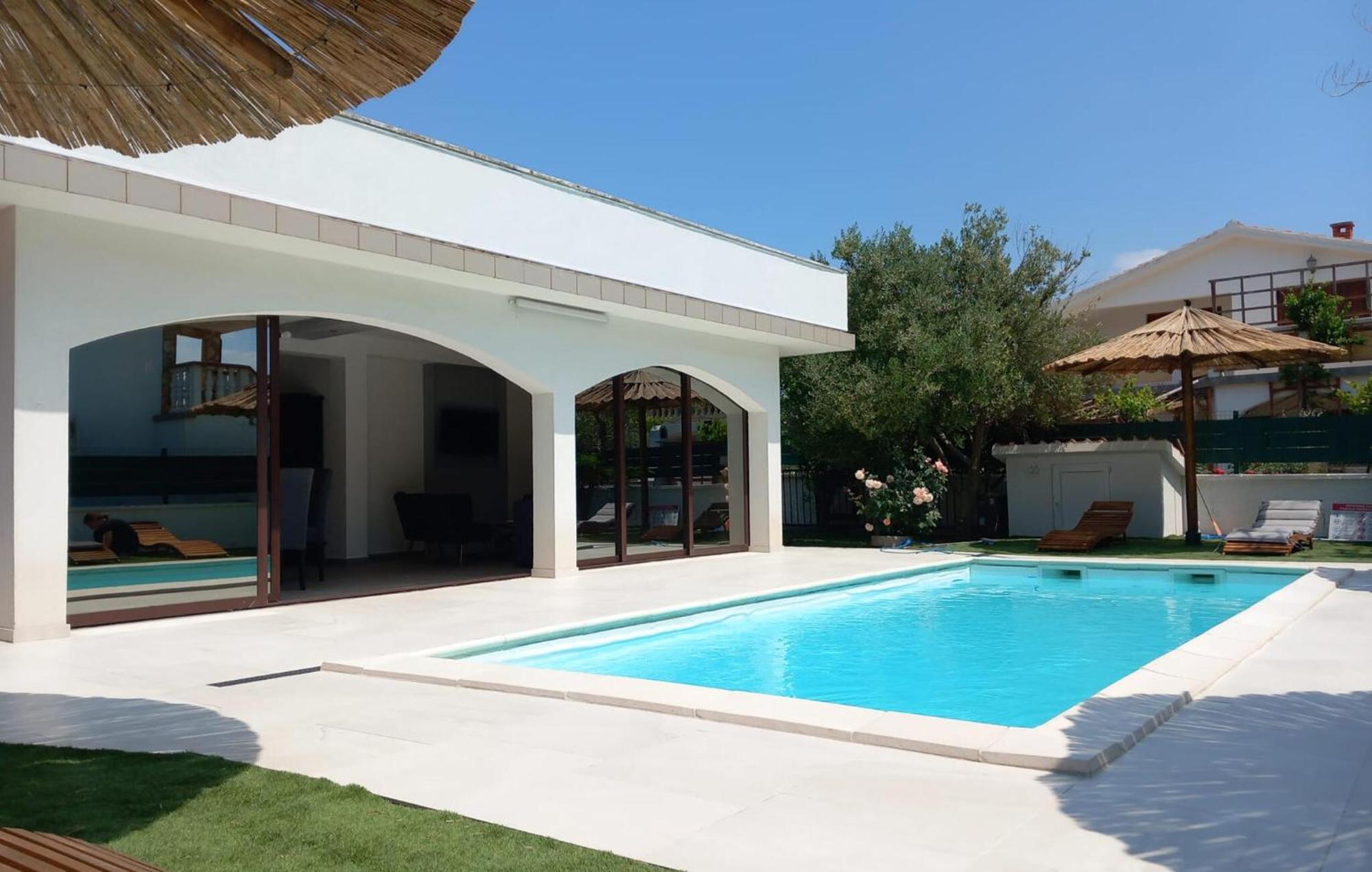 Awesome In With Heated Swimming Pool Vakantiehuis